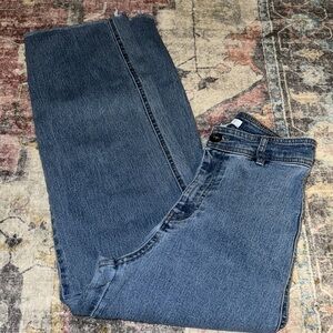 H&M stretch high waist straight leg raw / frayed hem medium wash crop jeans Sz 6